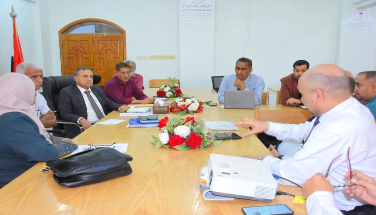 رئيس جامعة عدن يترأس اجتماعاً بلجنة التصنيف ويشيد بتقرير إنجازها