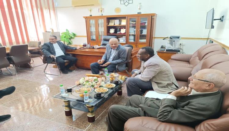 لمتابعة استعدادات امتحانات البورد.. وفد المجلس العربي للاختصاصات الصحية والطبية يزور كلية الطب بجامعة عدن
