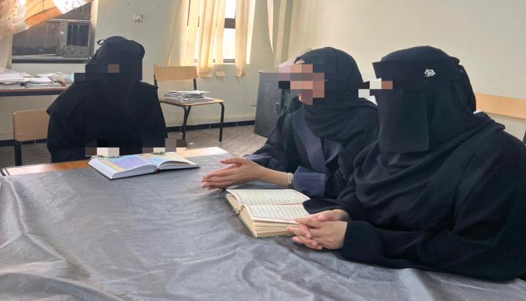 لتعزيز التنافس والإبداع.. كلية الحقوق عدن تواصل أنشطتها الطلابية بمسابقات هادفة