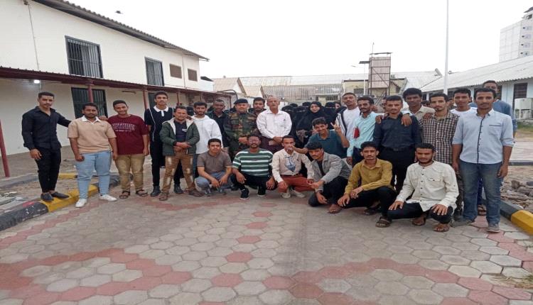 عدن.. طلبة كلية الحقوق ينفذون نزولًا ميدانيًّا إلى إصلاحية السجن المركزي