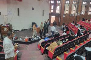 بحضور نائب رئيس الجامعة لشؤون الطلاب.. كلية الحقوق بجامعة عدن تدشن امتحانات الفصل الأول