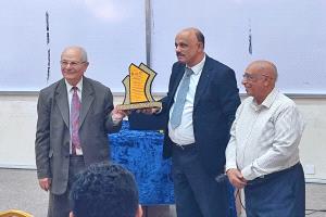 كلية الطب بجامعة عدن تنظم محاضرة علمية متخصصة حول سرطان الثدي