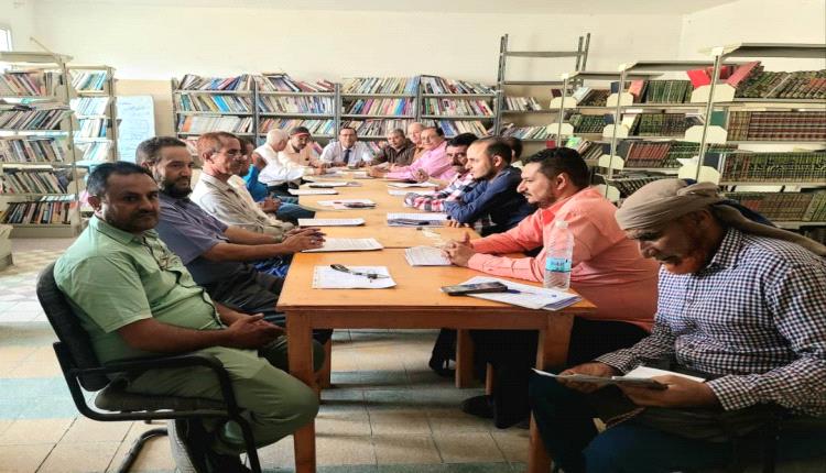 مجلس كلية الضالع الجامعية يكرم عميد الكلية لجهوده في دعم البنية التحتية