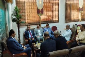 وزير الشباب والرياضة يزور كلية طب الأسنان بجامعة عدن ويشيد بخططها التطويرية
