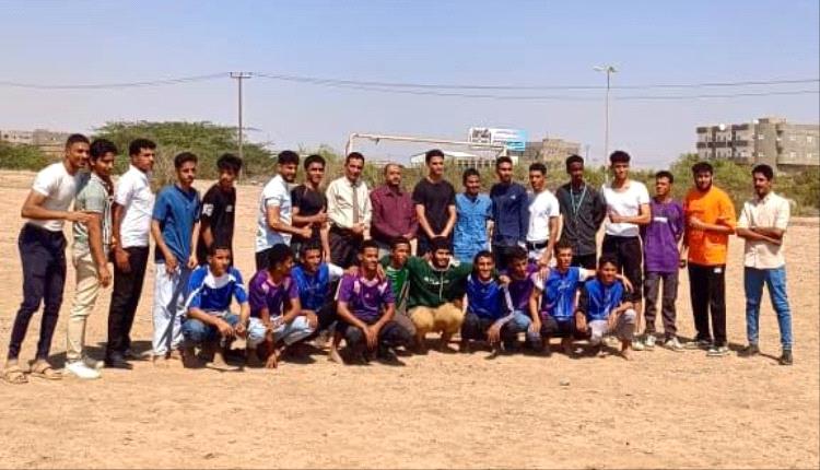 كلية الحقوق بجامعة عدن تدشن أنشطتها الطلابية للعام الجامعي الجديد بمباراة كروية