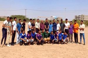 كلية الحقوق بجامعة عدن تدشن أنشطتها الطلابية للعام الجامعي الجديد بمباراة كروية