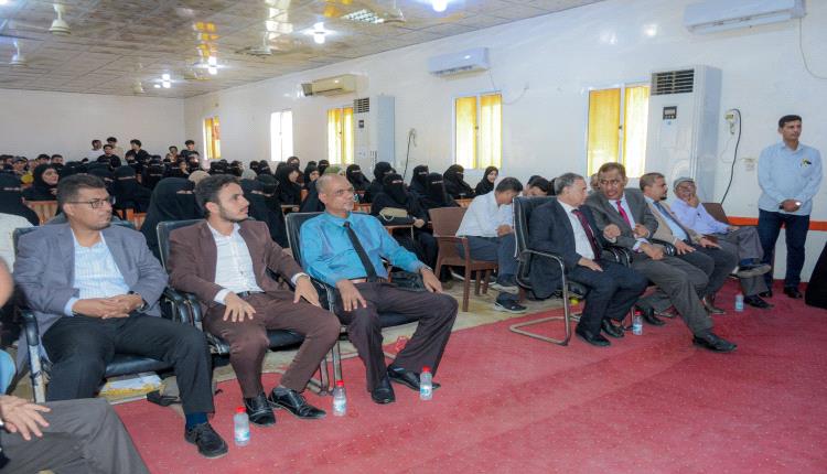 كلية اللغات بجامعة عدن تحتفي بطلابها المستجدين في برنامجي البكالوريوس والدراسات العليا