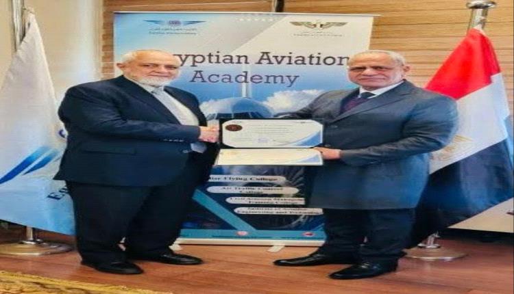رئيس جامعة عدن يهنئ الدكتور رمزي عليوه بحصوله على الدبلوم الاحترافي من الأكاديمية المصرية لعلوم الطيران