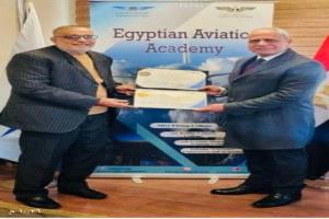 رئيس جامعة عدن يهنئ الدكتور شوقي عبدالخالق بحصوله على الدبلومة الاحترافية في طب الطيران