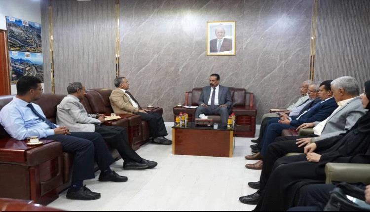 وزير الأشغال يناقش مع رئيس جامعة عدن تعزيز الشراكة وتطوير البنية التحتية