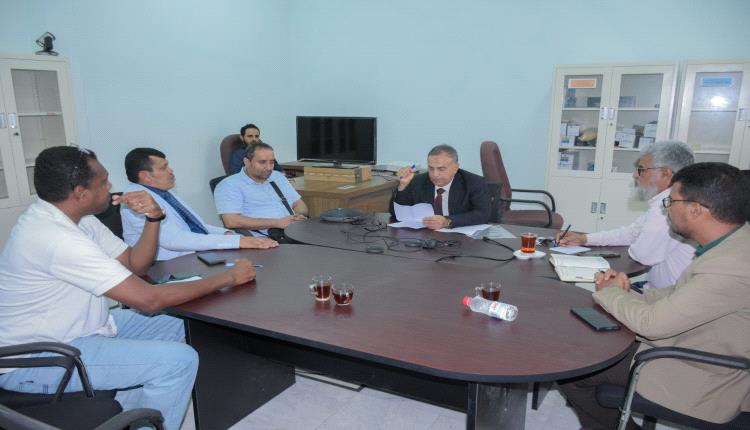 رئيس جامعة عدن يناقش سبل تطوير المنظومة الإلكترونية للجامعة