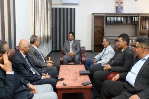 وزير التعليم الفني ورئيس جامعة عدن يناقشان تعزيز التعاون لتطوير العملية التعليمية والتدريبية