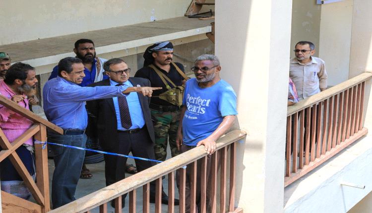 رئيس جامعة عدن يتفقد كلية الحاسوب ويطّلع على آثار الحريق
