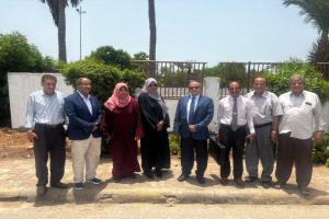 رئيس جامعة عدن يبحث مشروع إعادة تأهيل مقبرة شهداء الجامعة