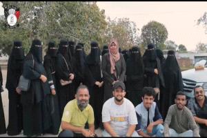 لتعزيز قيم التكافل الاجتماعي.. طلاب كلية التربية عدن يزورون دار المسنين