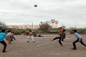 كلية الحقوق بجامعة عدن تواصل أنشطتها الطلابية الرياضية والثقافية