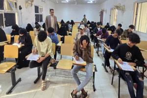 كلية اللغات والترجمة بجامعة عدن تختتم امتحانات الدور الثاني للفصل الأول