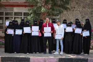 تقديرًا لجهودهم في تطوير المكتبة.. كلية التربية عدن تكريم عدد من الطلاب