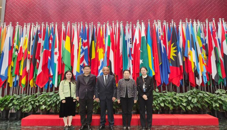 لتعزيز التعاون الأكاديمي.. الملحق الثقافي اليمني في الصين يبحث تطوير الشراكات الجامعية