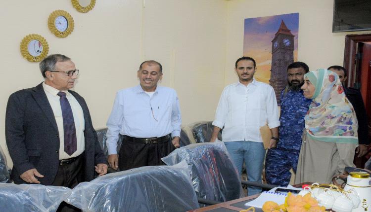 رئيس جامعة عدن يتفقد سير العمل الإداري في ديوان رئاسة الجامعة