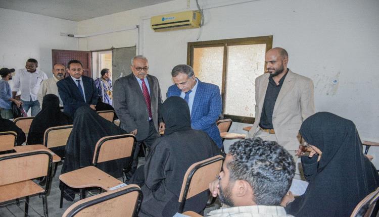 رئيس جامعة عدن يتفقد سير امتحانات الفصل الدراسي الأول بكلية الحاسوب وتكنولوجيا المعلومات