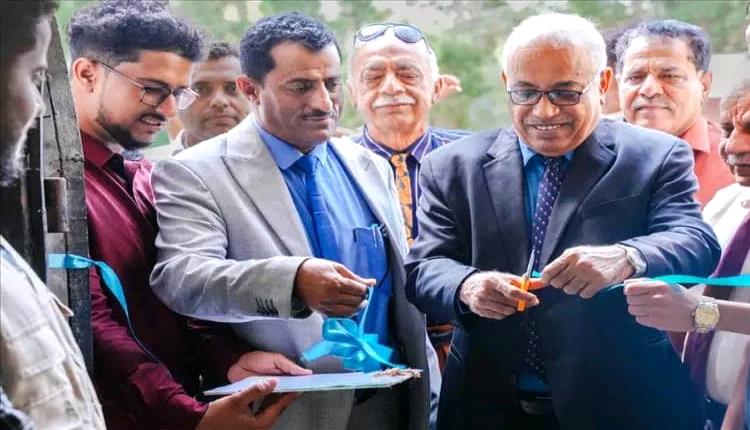 كلية الآداب بجامعة عدن تحتضن معرض السلام الفني