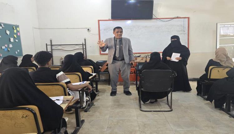 كلية اللغات بجامعة عدن تختتم امتحاناتها للفصل الثاني
