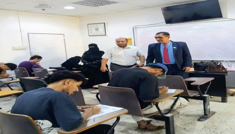 كلية اللغات والترجمة بجامعة عدن تدشن امتحانات الدور الثاني