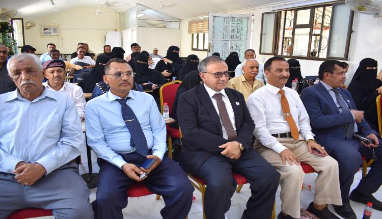 بحضور رئيس جامعة عدن.. كلية التربية تمنح الباحث محمد النقيب درجة الدكتوراه