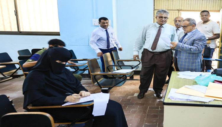 رئيس جامعة عدن يتفقد سير الامتحانات بكلية الآداب