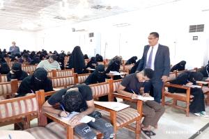 في جامعة عدن.. عميد اللغات والترجمة يتابع سير الامتحانات ويؤكد جاهزية الكلية