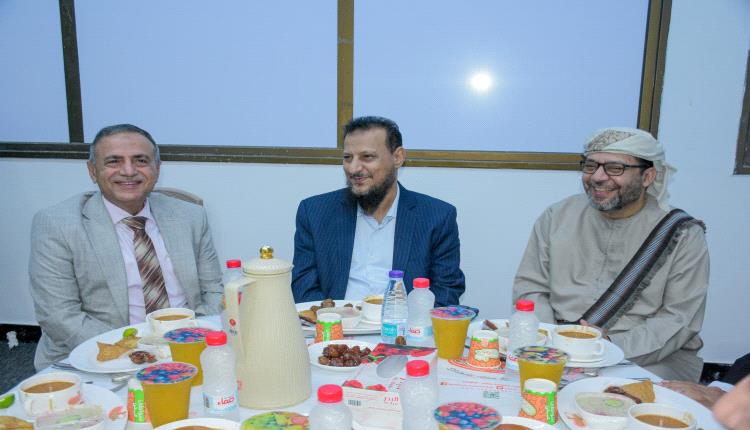 على شرف المحافظ.. السلطة المحلية تقيم إفطارًا جماعيًا لمجلس جامعة عدن