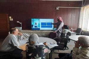 مركز العلوم والتكنولوجيا بجامعة عدن يناقش مشروعًا مبتكرًا لإنشاء بوابة دفع إلكترونية بين البنوك المحلية