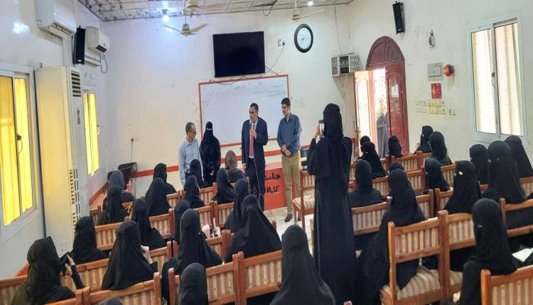 كلية اللغات والترجمة بجامعة عدن تؤهل طلابها لمتطلبات التجارة الدولية