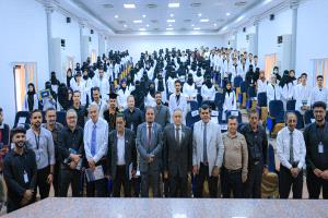 كلية طب الأسنان بجامعة عدن تحتفي بطلابها المستجدين وتكرم الأوائل