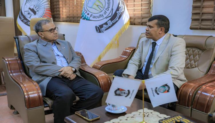 رئيس جامعة عدن يتفقد سير العملية التعليمية في كلية طب الأسنان