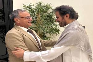 رئيس جامعة عدن ومحافظ شبوة يعزيان أسرة الرئيس الراحل هادي