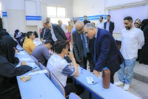 بحضور الوزير العبادي.. انطلاق امتحانات السنة التحضيرية بكلية الطب والعلوم الصحية بجامعة عدن